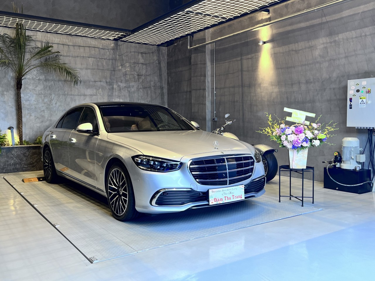 Nguyễn Quốc Cường và Đàm Thu Trang bổ sung Mercedes-Benz S450 Luxury vào bộ sưu tập