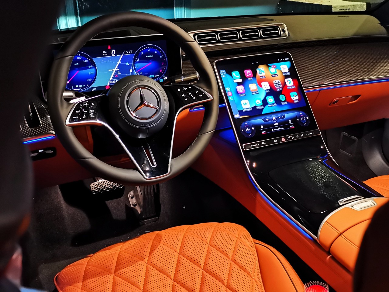 Nguyễn Quốc Cường và Đàm Thu Trang bổ sung Mercedes Benz S450 Luxury vào bộ sưu tập