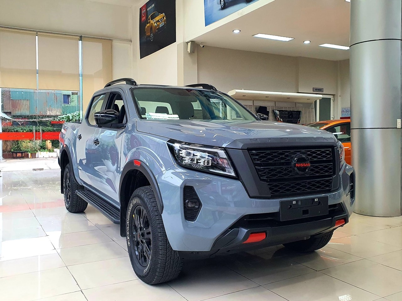 Nissan Navara giảm giá cực mạnh, bản cao cấp rẻ hơn Ford Ranger Wildtrak trên 100 triệu