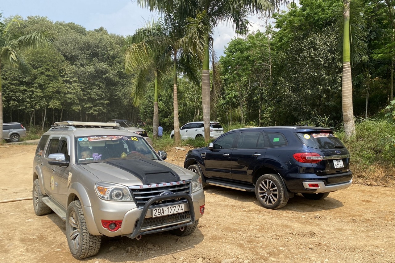 Sôi động ngày hội thi lái xe địa hình toàn Ford Everest