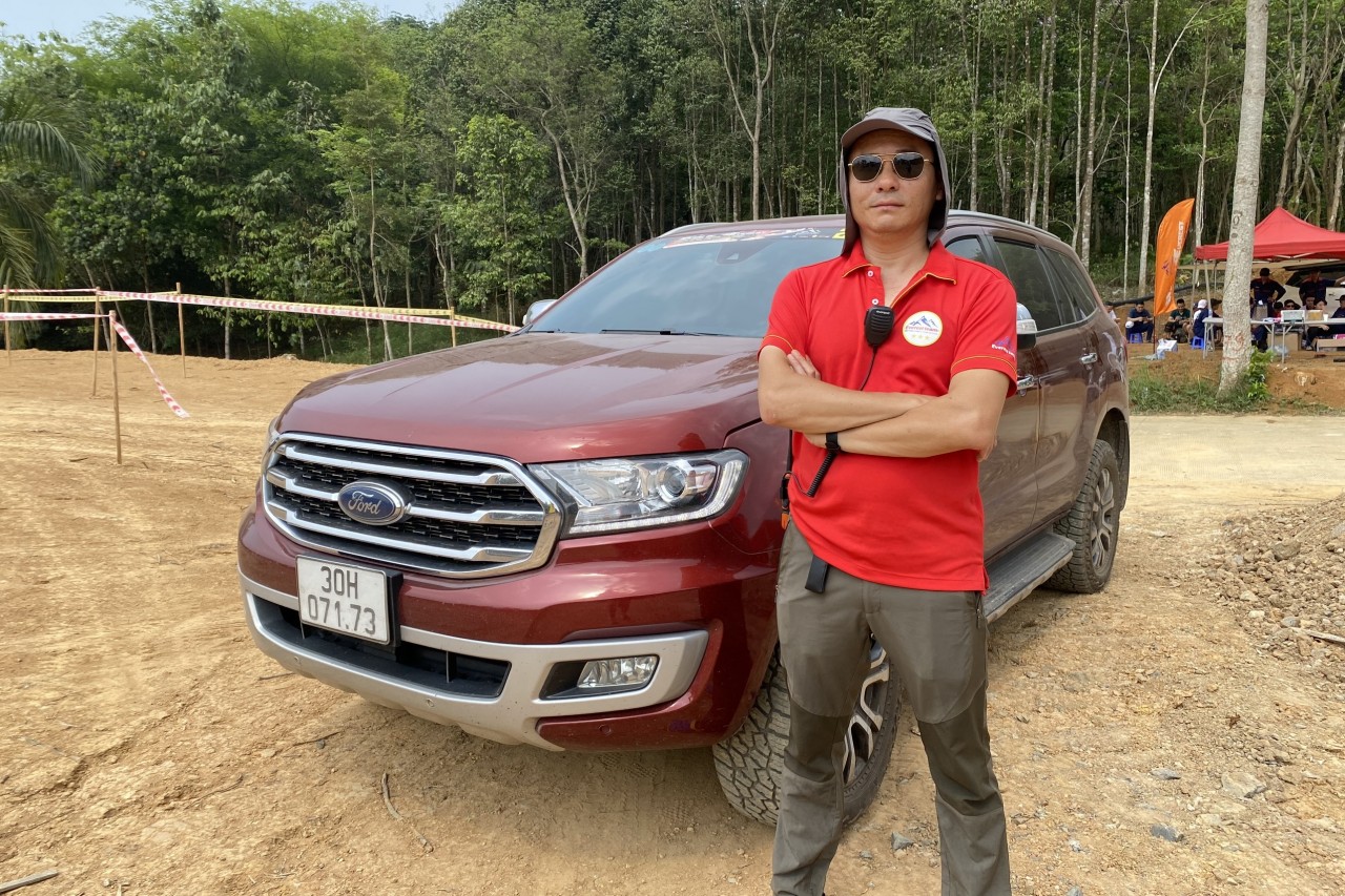 Sôi động ngày hội thi lái xe địa hình toàn Ford Everest