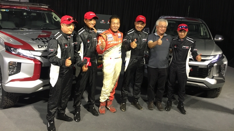 Mitsubishi Việt Nam tặng 2 xe cho đội đua Racing Aka