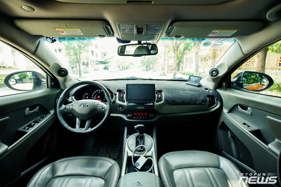 chu xe kia sportage chi hon 50 trieu dong do loa nghe nhac bolero
