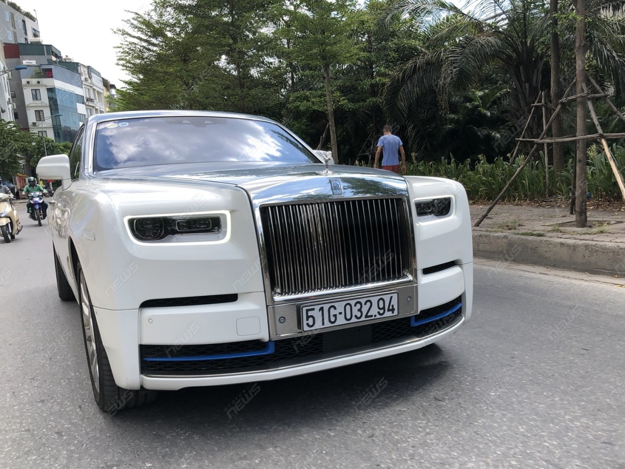 Bắt gặp RollsRoyce Phantom VIII màu nâu cực độc tại Việt Nam của đại gia  Hà Nội