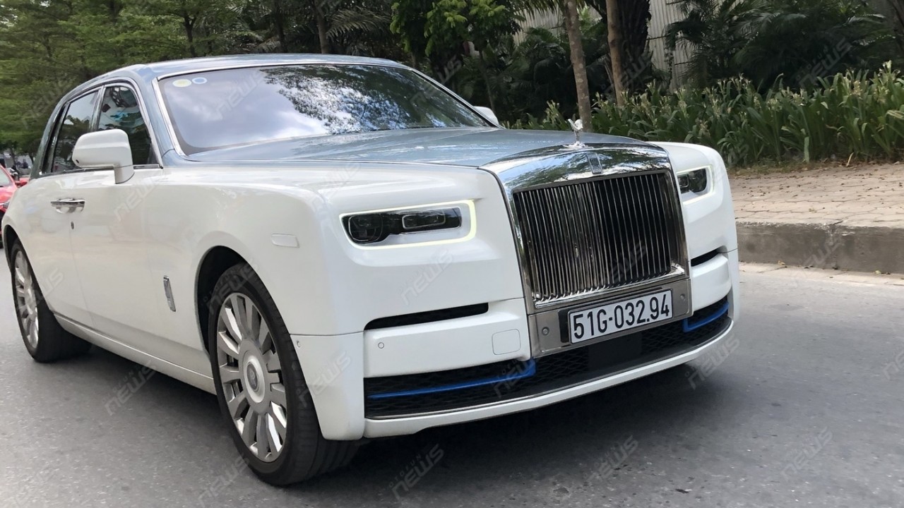 Siêu sedan Rolls-Royce Phantom 8 thứ hai nhập khẩu từ Lào trên phố Hà Nội