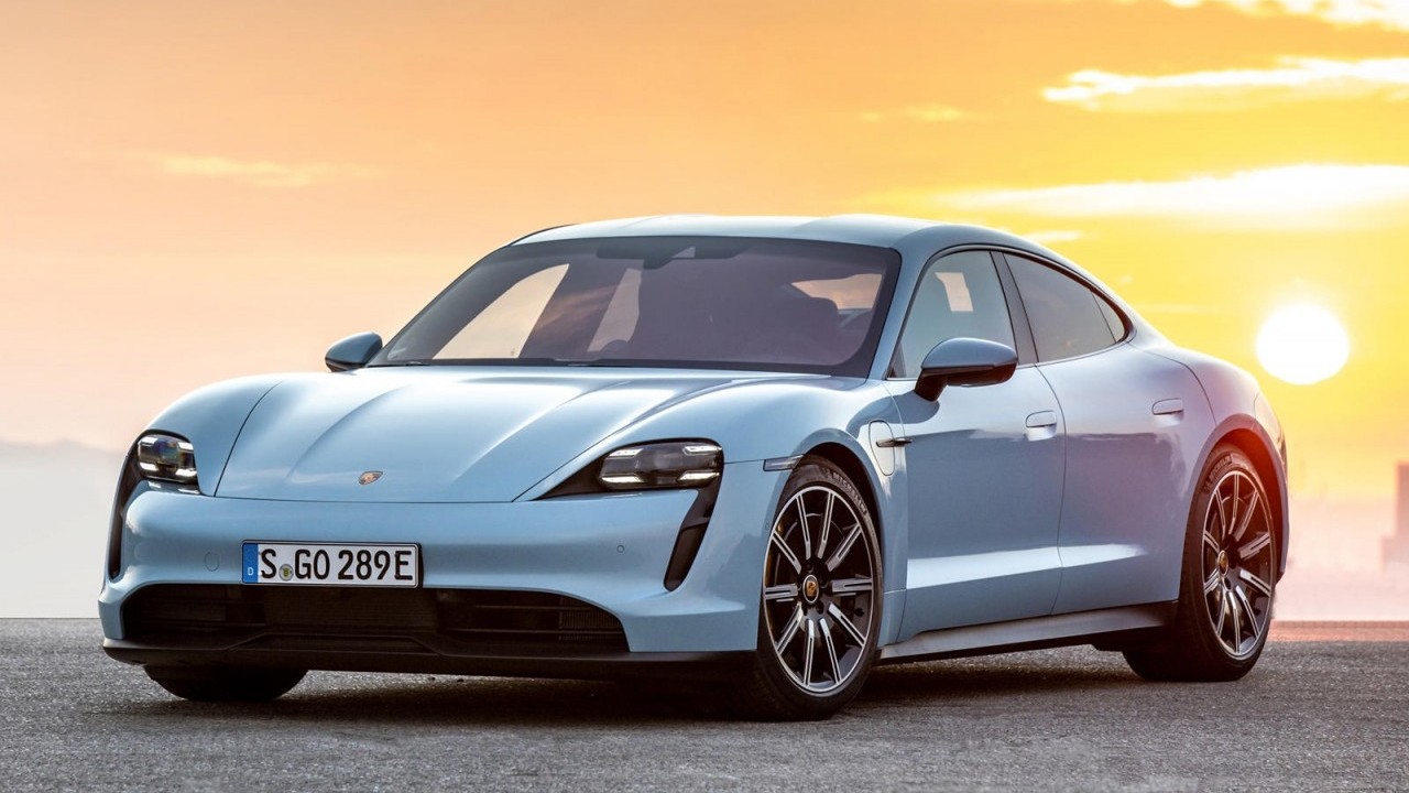 Người mua Porsche Taycan sẽ phải chờ hơn 6 tháng