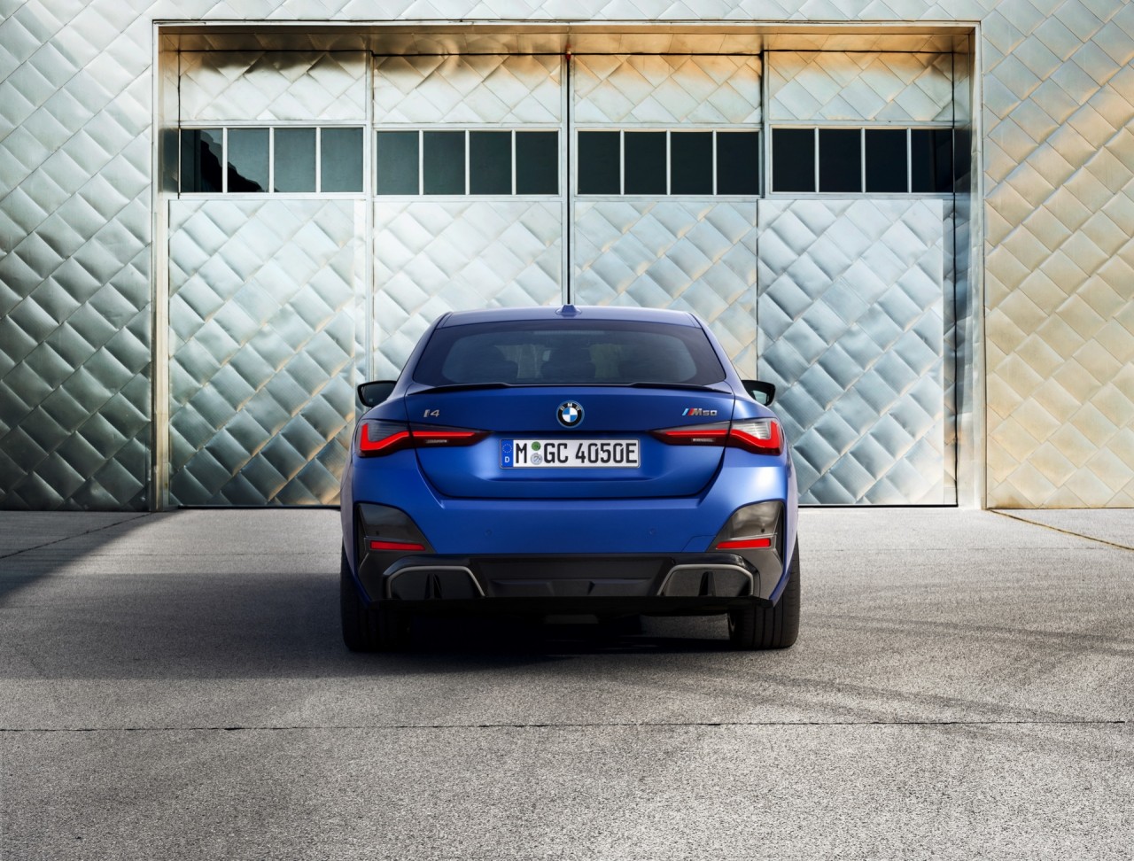 BMW i4 M50: Xe điện mạnh 536 mã lực, giá 66.000 USD