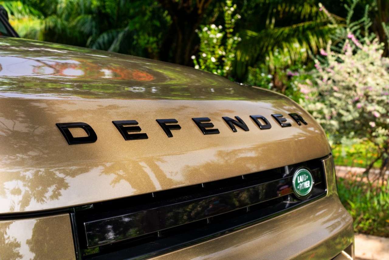 Land Rover Defender 90 trục cơ sở ngắn ra mắt khách Việt ngày 15/6