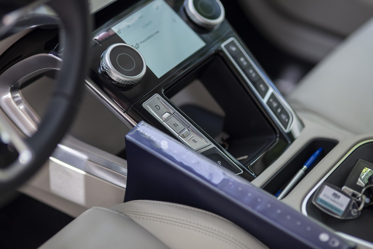 Đại sứ quán Anh nhận xe điện Jaguar I Pace