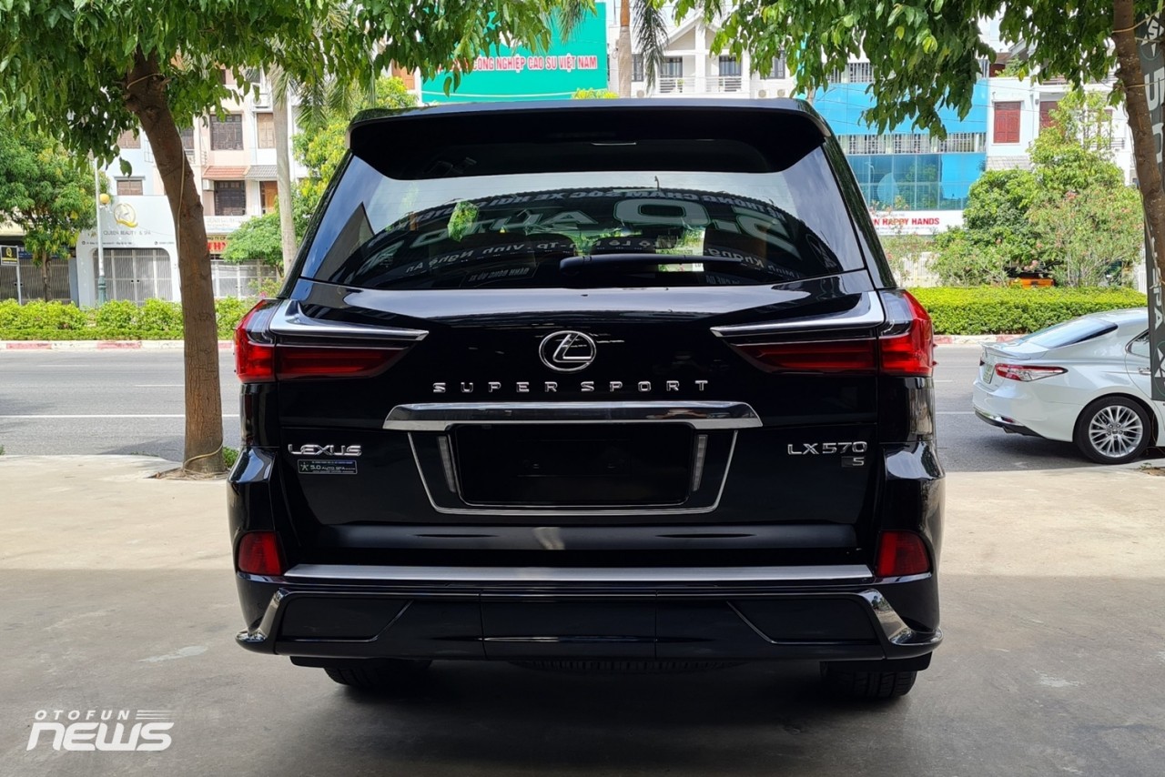 Lexus LX570 2021 giá gần 10 tỷ đồng đầu tiên Nghệ An