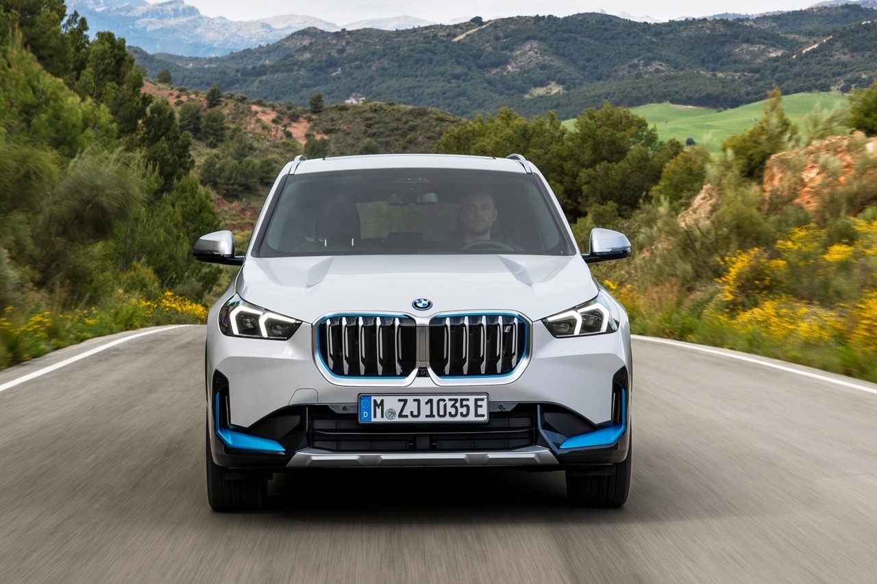 Ra mắt BMW iX1 chạy điện hoàn toàn