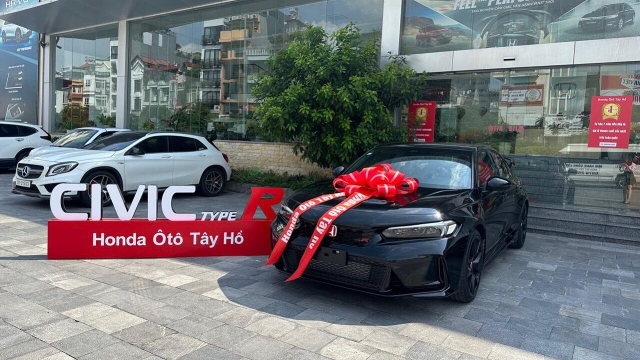 Honda Civic Type R 2023 đầu tiên tại Hà Nội