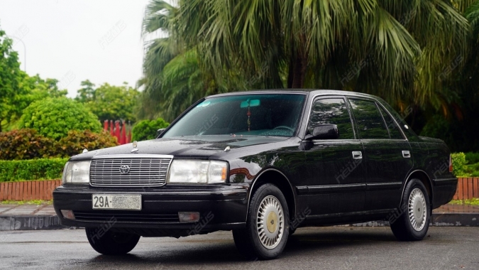 Gần 30 năm tuổi, "xe chủ tịch" Toyota Crown 1996 còn lại gì?