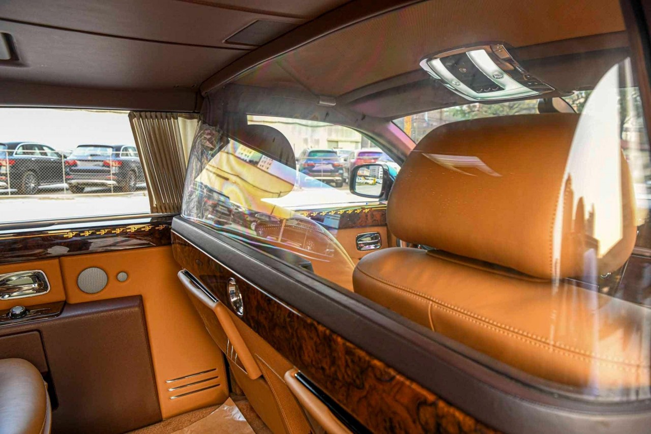 Cận cảnh Rolls Royce Phantom Lửa Thiêng đấu giá 7 lần vẫn không ai mua