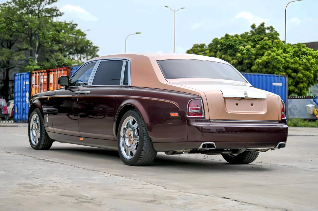 Cận cảnh Rolls Royce Phantom Lửa Thiêng đấu giá 7 lần vẫn không ai mua