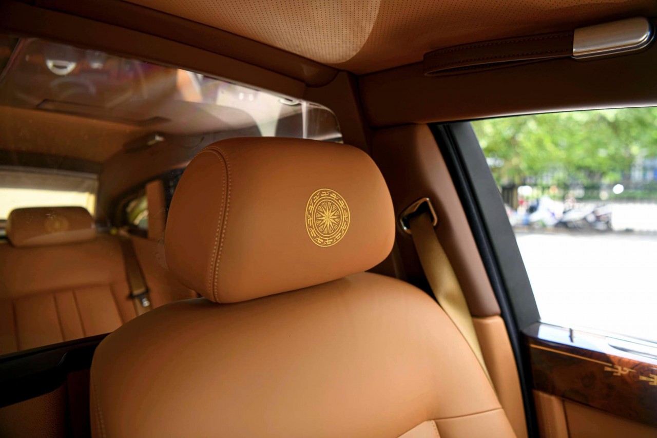 Cận cảnh Rolls Royce Phantom Lửa Thiêng đấu giá 7 lần vẫn không ai mua