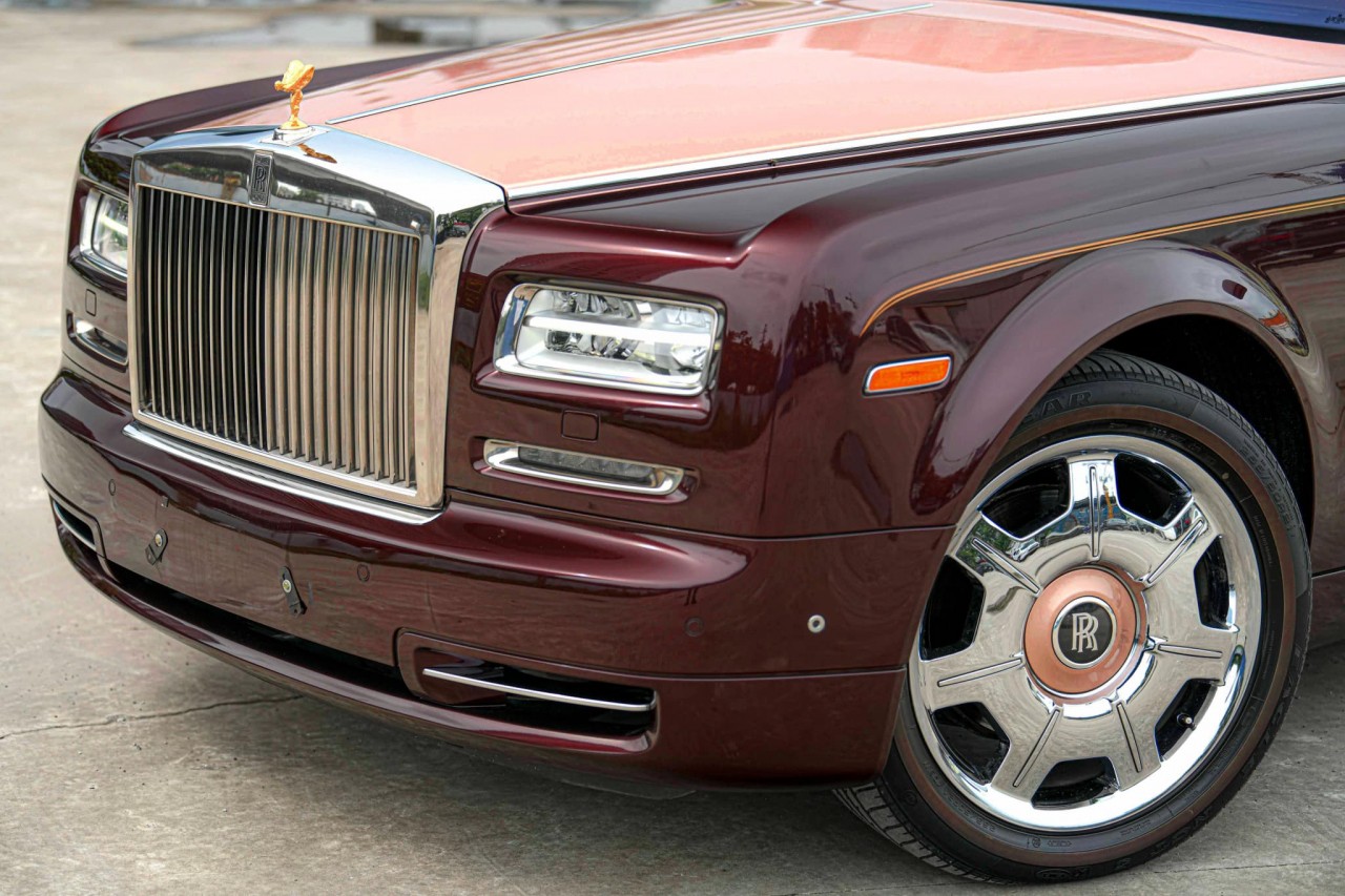 Cận cảnh Rolls-Royce Phantom Lửa Thiêng đấu giá 7 lần vẫn không ai mua