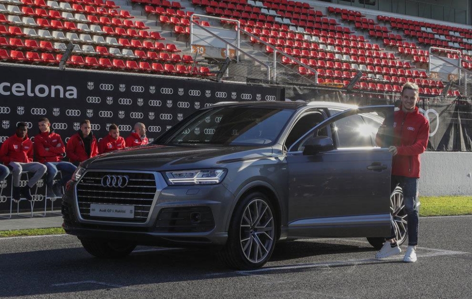 audi doi lai qua cua cac cau thu barcelona