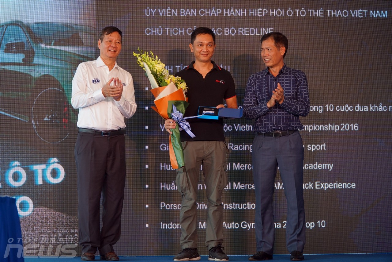 Nguyễn Hồng Vinh - Tay đua ô tô thể thao chuyên nghiệp đầu tiên của Việt Nam nguyen hong vinh tay dua o to the thao chuyen nghiep dau tien cua viet nam