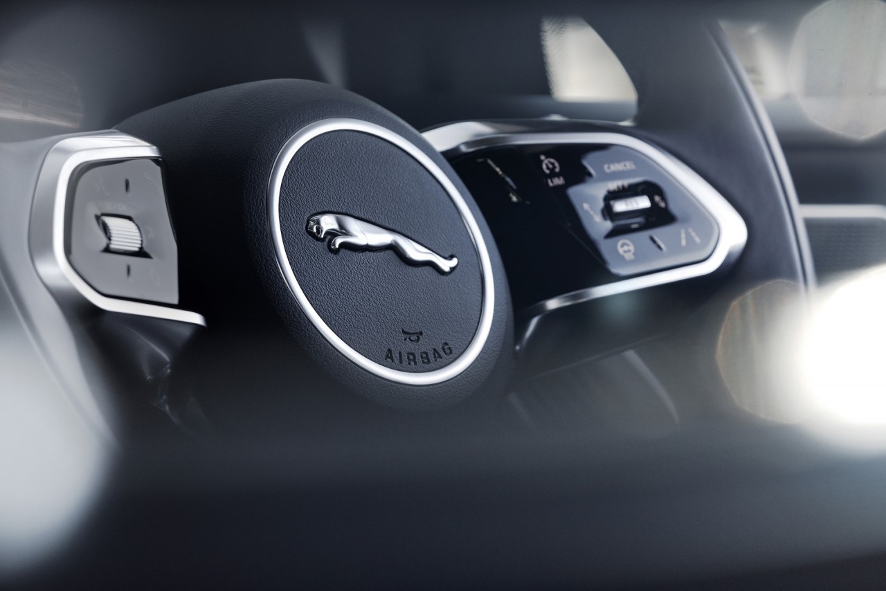 xe chay dien jaguar i pace moi sac nhanh hon thong minh hon
