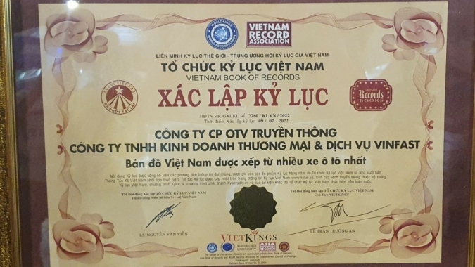 Xác lập kỷ lục 1.680 ô tô xếp hình bản đồ Việt Nam