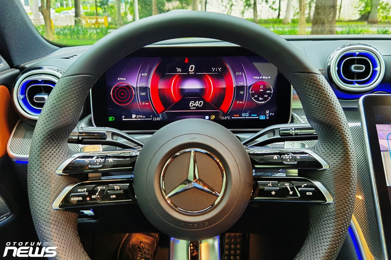 Cận cảnh Mercedes-Benz C300 AMG lắp ráp giá 2,089 tỷ đồng