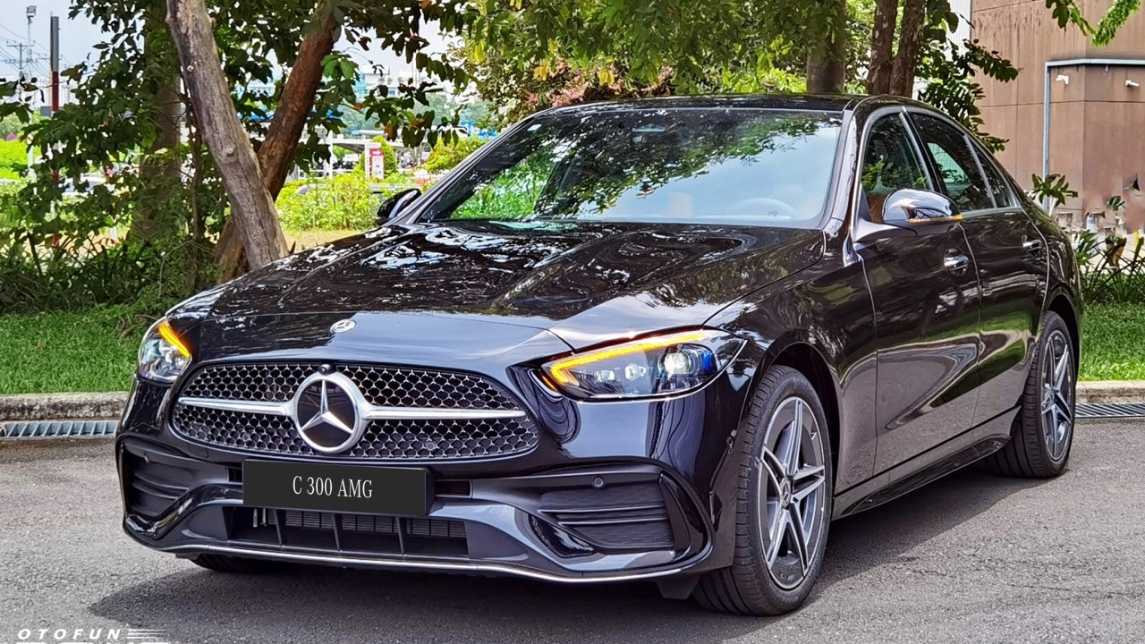 Cận cảnh Mercedes-Benz C300 AMG lắp ráp giá 2,089 tỷ đồng