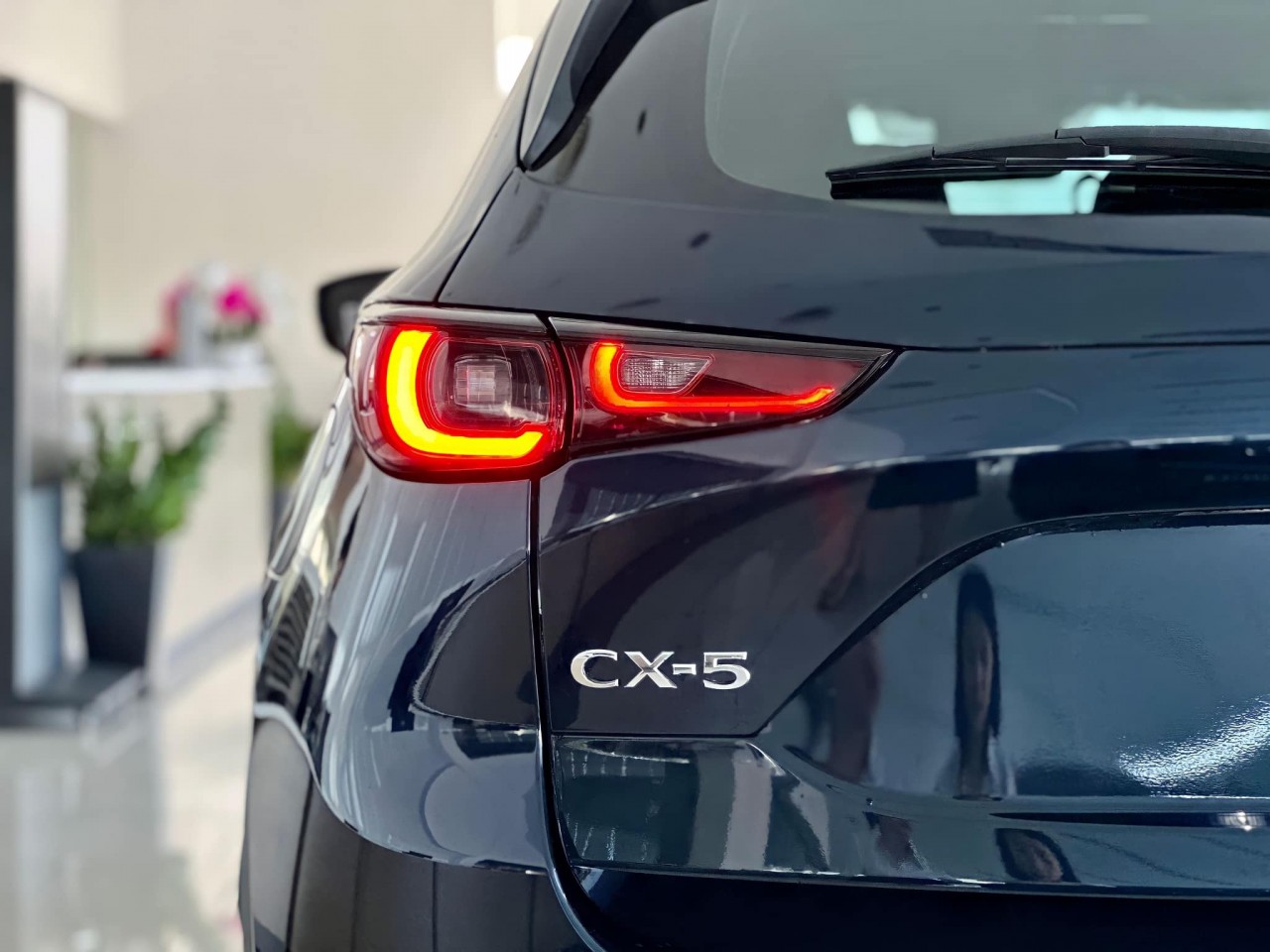 Cận cảnh Mazda CX 5 Premium 2023 tại đại lý