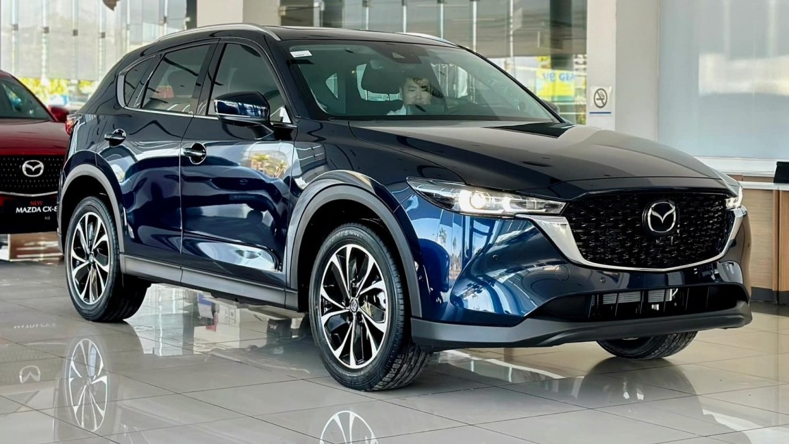 Cận cảnh Mazda CX-5 Premium 2023 giá 829 triệu đồng tại đại lý