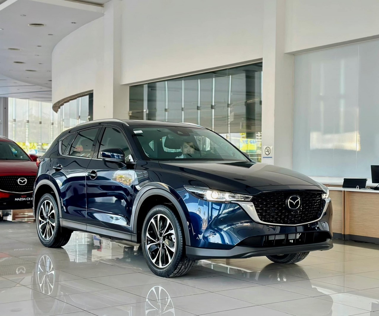 Cận cảnh Mazda CX-5 Premium 2023 tại đại lý