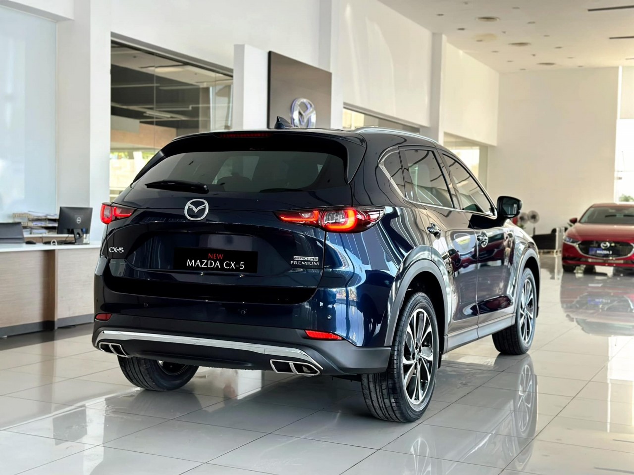 Cận cảnh Mazda CX 5 Premium 2023 tại đại lý