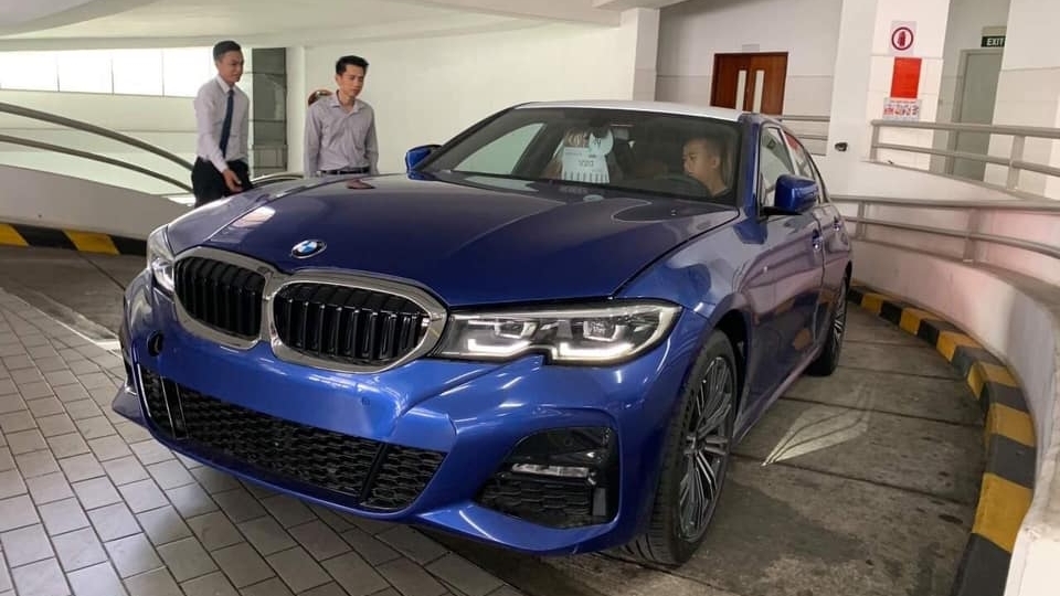 BMW 330i M-Sport về nước, sẵn sàng thách đấu C300 AMG