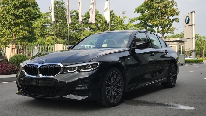 BMW 330i M-Sport về đại lý, giá bán 2,379 tỷ đồng