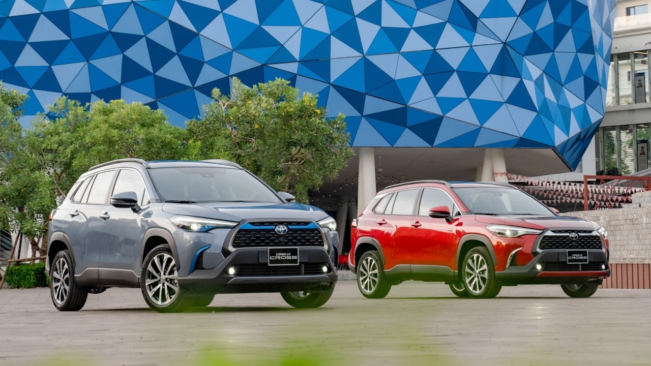 Toyota Corolla Cross ra mắt: Có tùy chọn động cơ hybrid, giá bán 720-918 triệu đồng