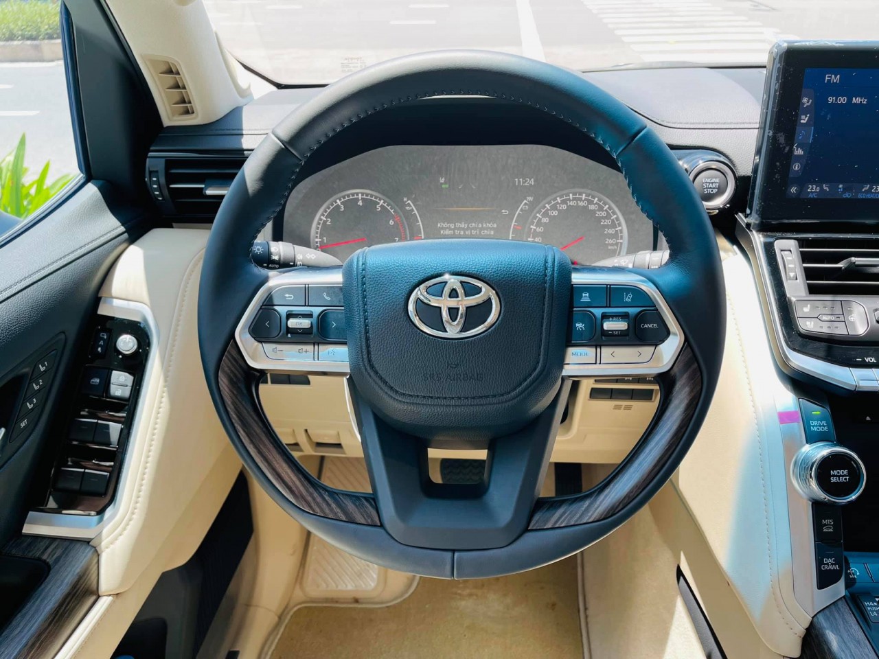 Cận cảnh Toyota Land Cruiser 2022 tại Việt Nam