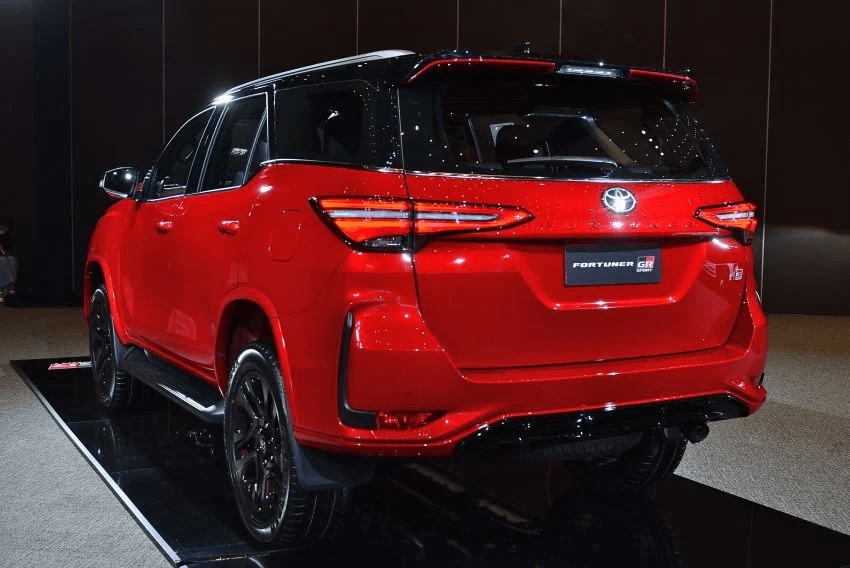 Toyota Fortuner GR Sport giá hơn 1,3 tỷ đồng tại Thái Lan