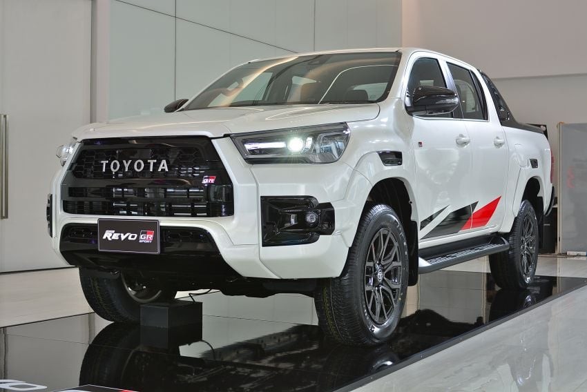 Toyota Hilux GR Sport giá từ 615 triệu đồng tại Thái Lan