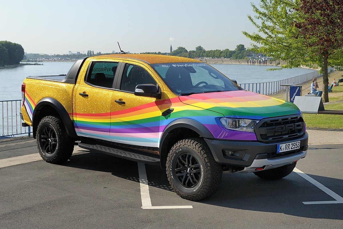 Ford Ranger Raptor phiên bản "Very Gay" cho người đồng tính