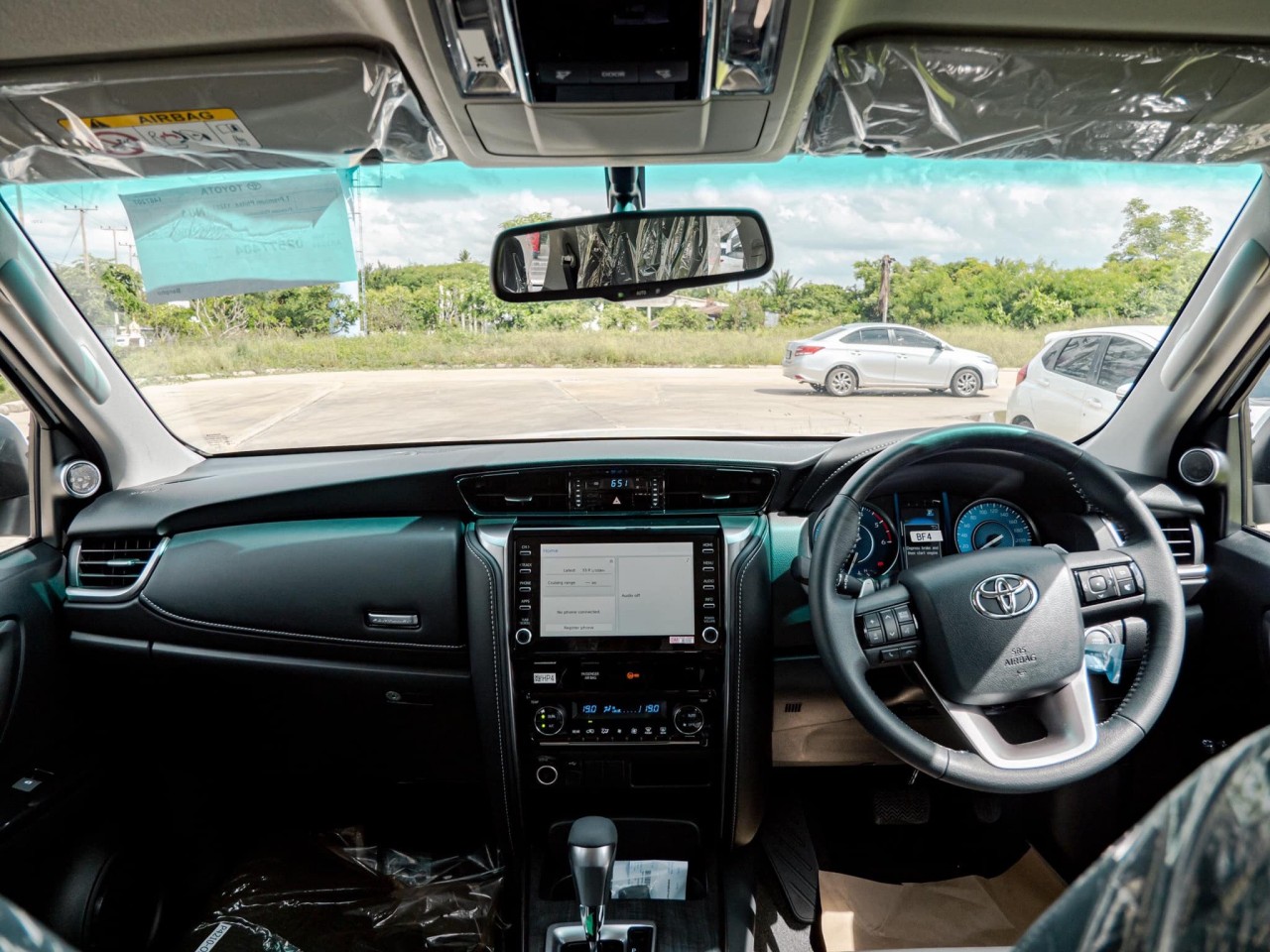 Toyota Fortuner Leader giá từ 905 triệu đồng tại Thái Lan