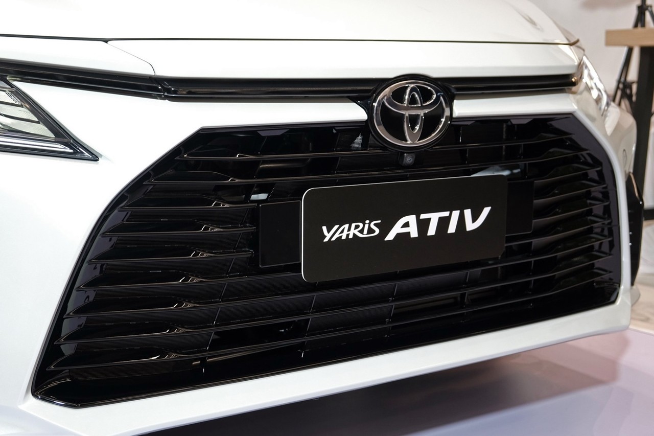 Cận cảnh Toyota Vios 2023 Premium Luxury giá 455 triệu đồng tại Thái Lan