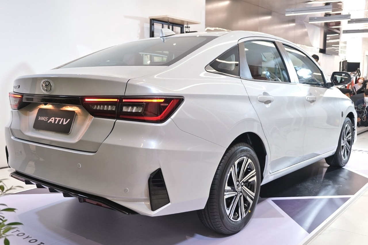 Cận cảnh Toyota Vios 2023 Premium Luxury giá 455 triệu đồng tại Thái Lan