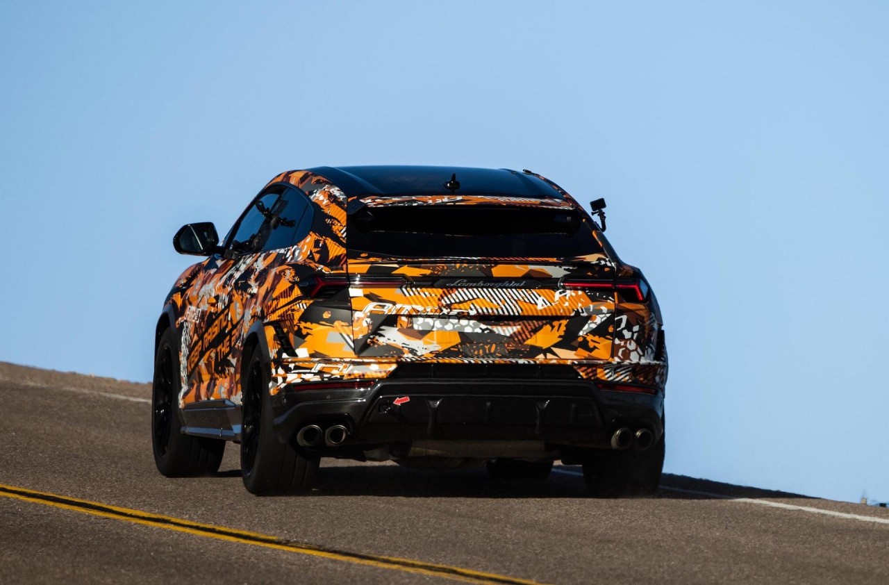 Lamborghini Urus lập kỷ lục tại đường đua Pikes Peak