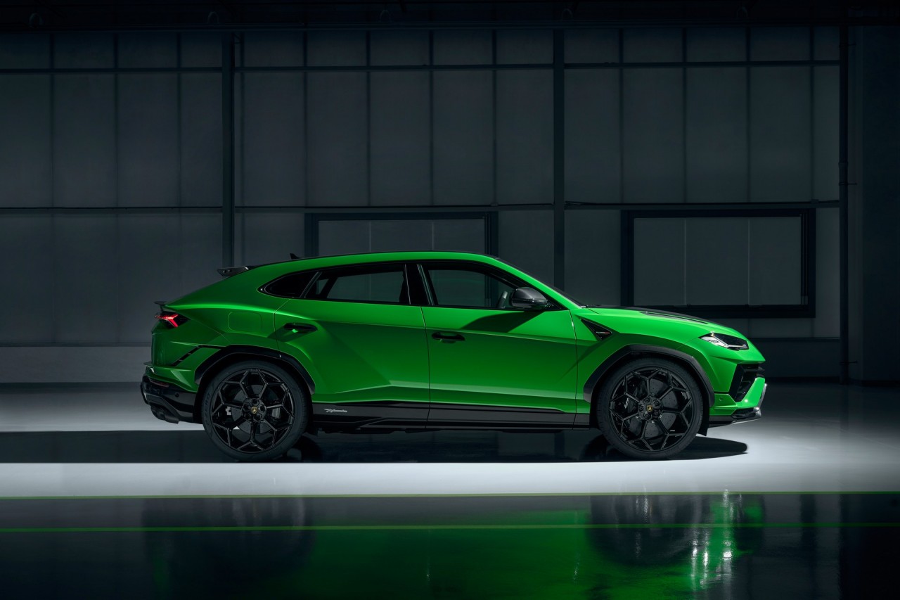 Siêu SUV Lamborghini Urus Performante ra mắt: Nhẹ hơn và mạnh hơn