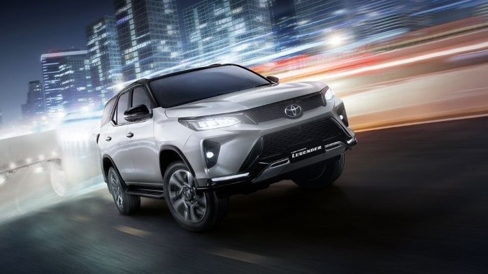 Nửa năm ra mắt phiên bản nâng cấp, Toyota Fortuner chưa cải thiện vị trí