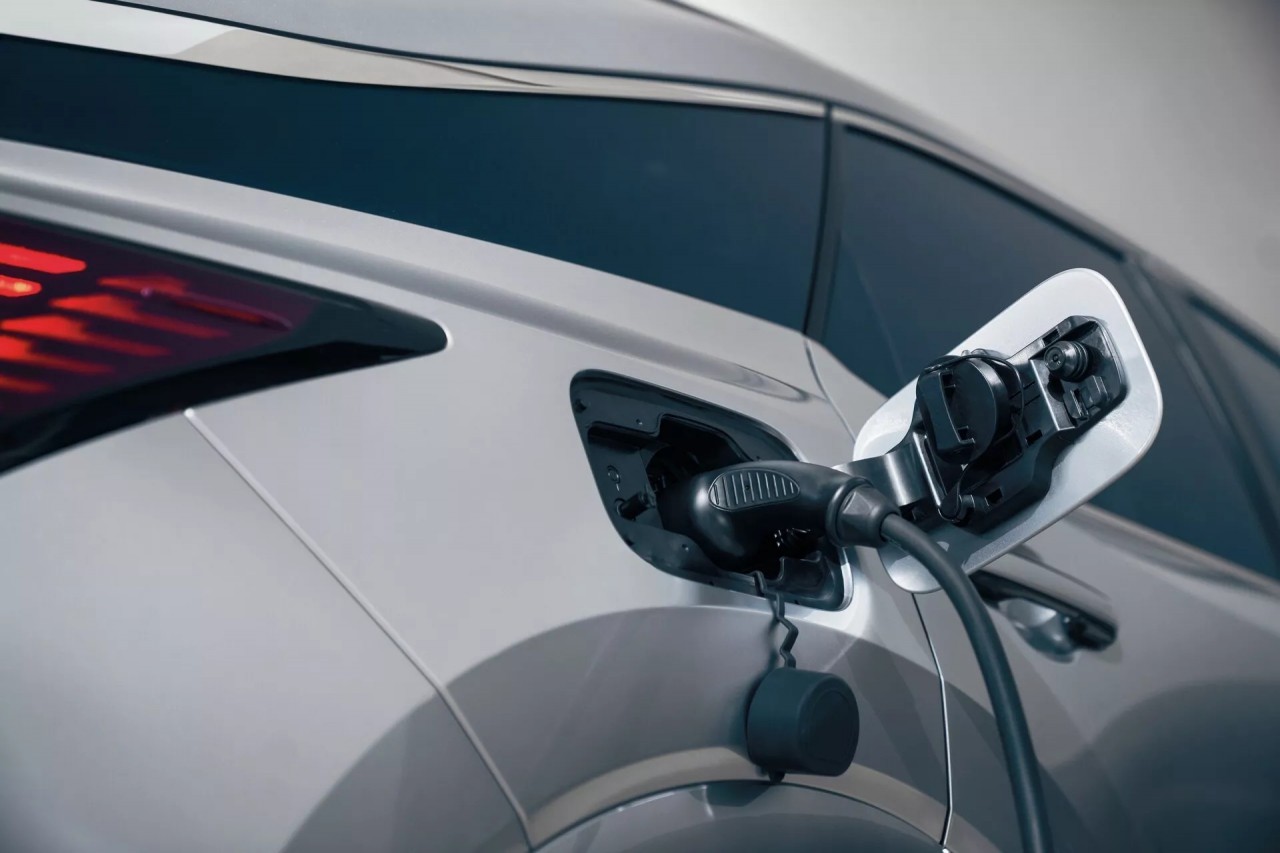 Lexus RX bổ sung phiên bản RX 450h+ sử dụng động cơ hybrid cắm sạc