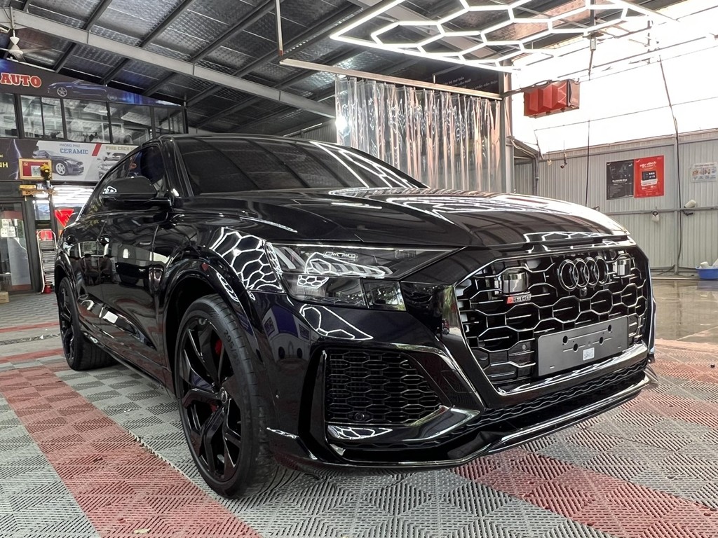 'Tiểu Urus' Audi RS Q8 độc nhất giá 10 tỷ về tay dân chơi xứ Nghệ