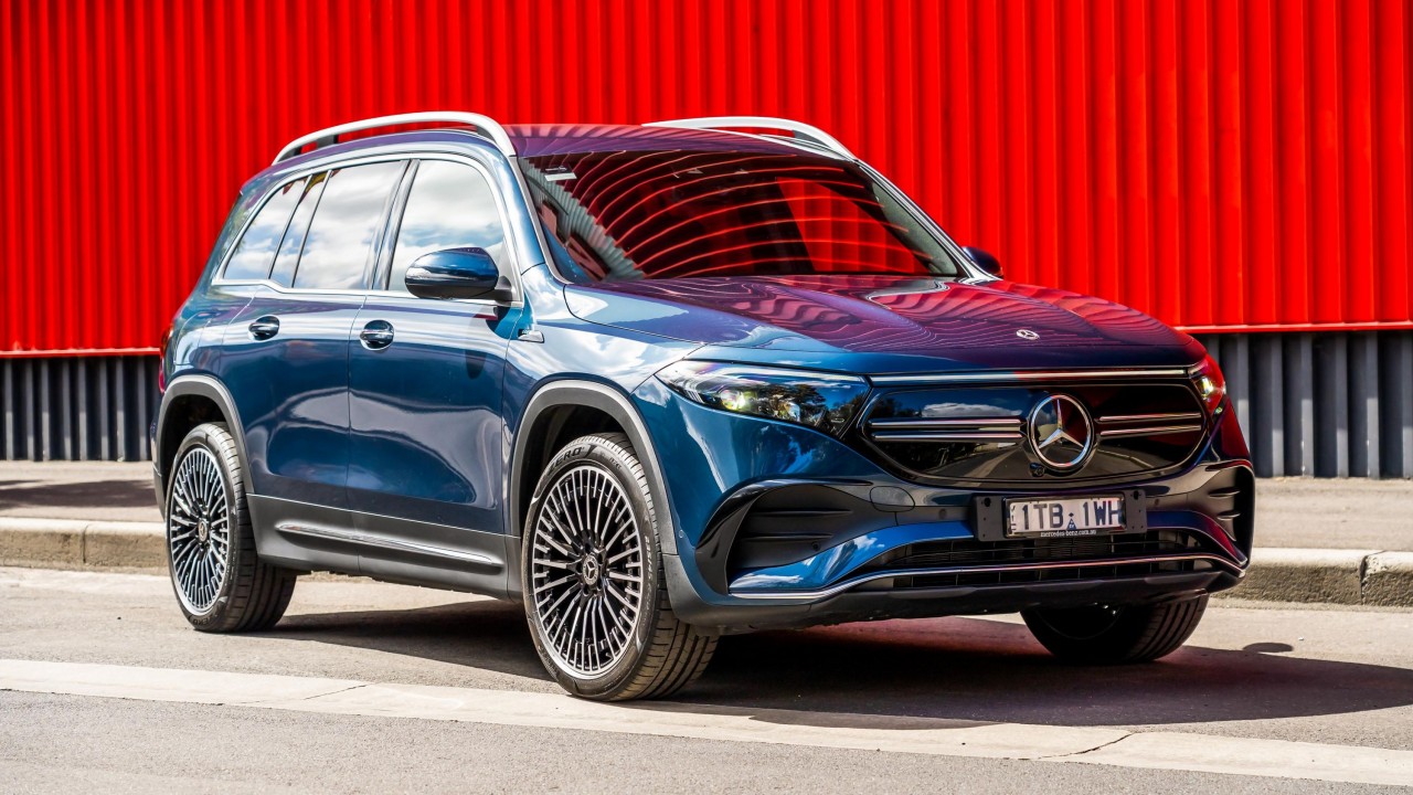 Mercedes-Benz Việt Nam công bố giá bán 3 xe điện mới