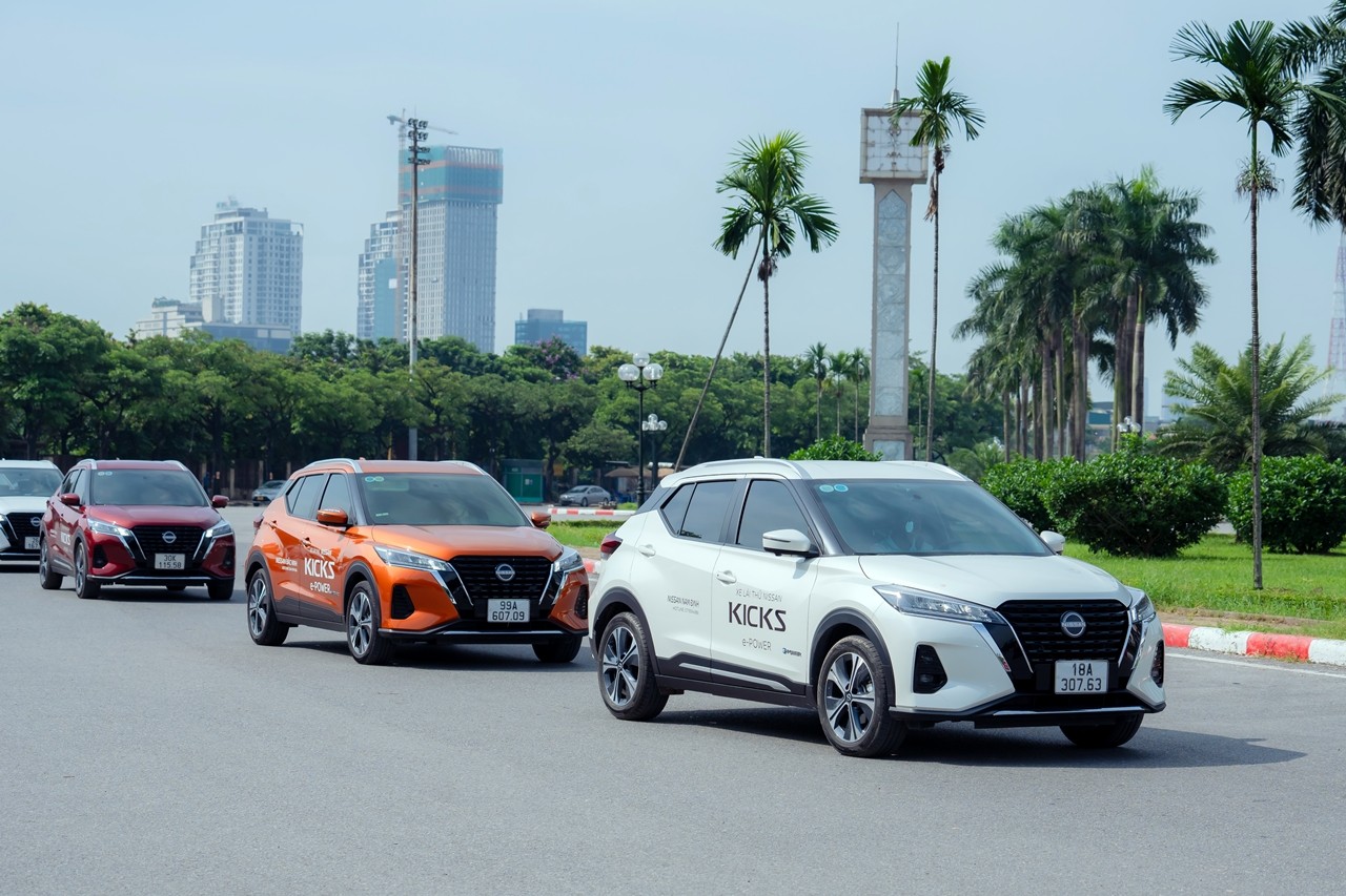 Bộ ba xe Nissan trải nghiệm đường cao tốc đẹp nhất Việt Nam