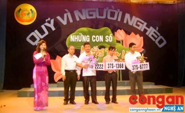 Cuộc đấu giá biển số công khai đầu tiên đã diễn ra vào năm 2008