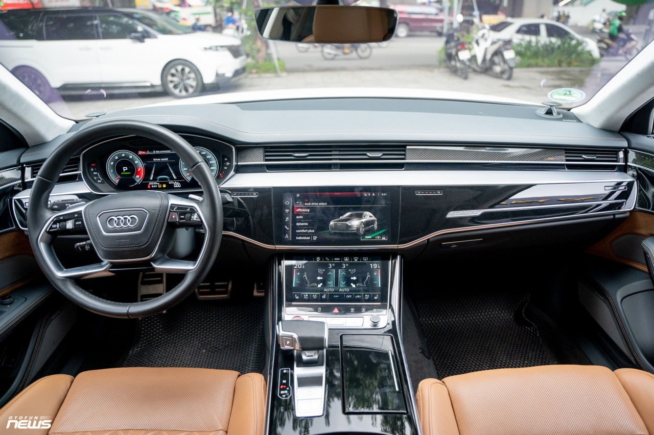 Audi S8 - Siêu sedan mạnh 563 mã lực giá hơn 8 tỷ đồng